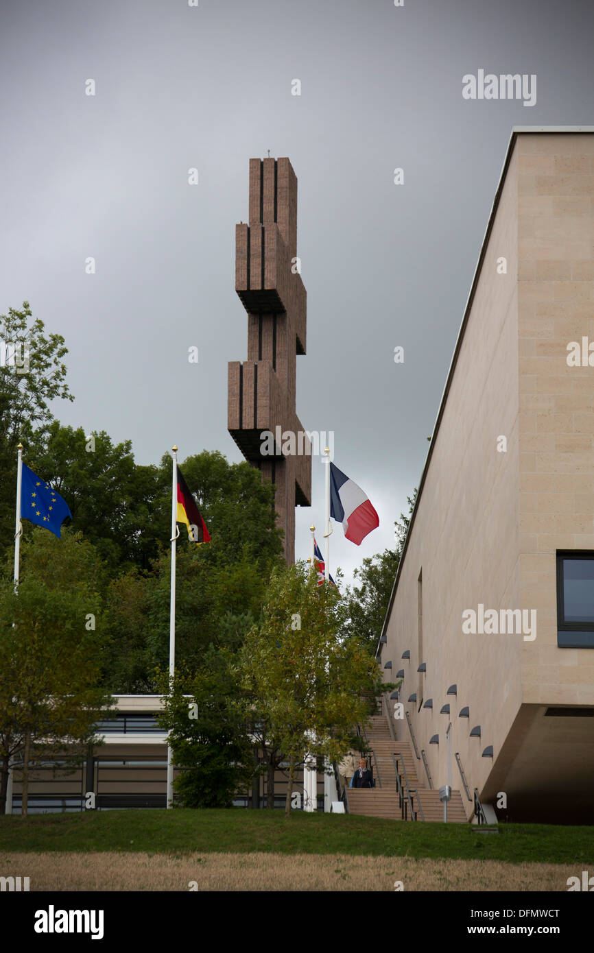 Kreuz von Lothringen Commemorationg Charles De Gaulle in Colombey-Les-Deux-gründet Frankreich 138545 Colombey Stockfoto