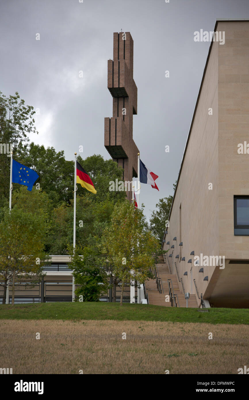 Kreuz von Lothringen Commemorationg Charles De Gaulle und Memorial Museum in Colombey-Les-Deux-gründet Frankreich 138549 Colombey Stockfoto