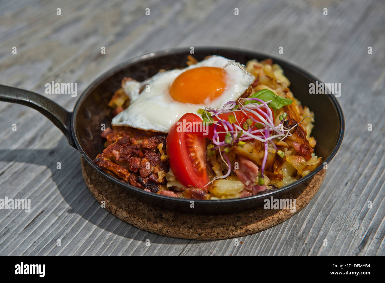 Bratkartoffeln Mit Sucuk Und Spiegelei — Rezepte Suchen