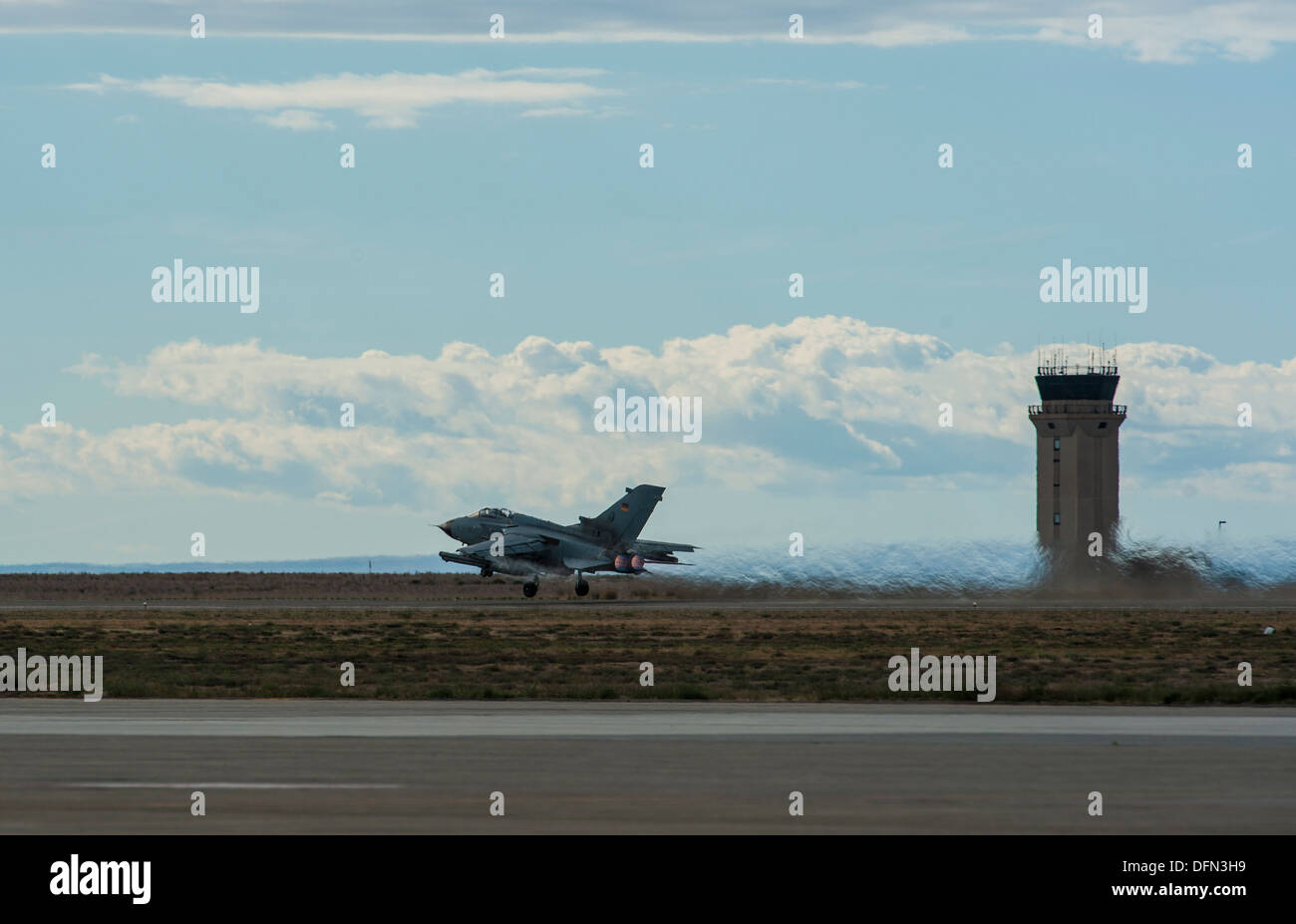 Eine deutsche Luftwaffe AG-51 Tornado braucht, um den Himmel für eine Übung Berg Roundup 2013 Orientierung Flug bei Mountain Home Air Stockfoto
