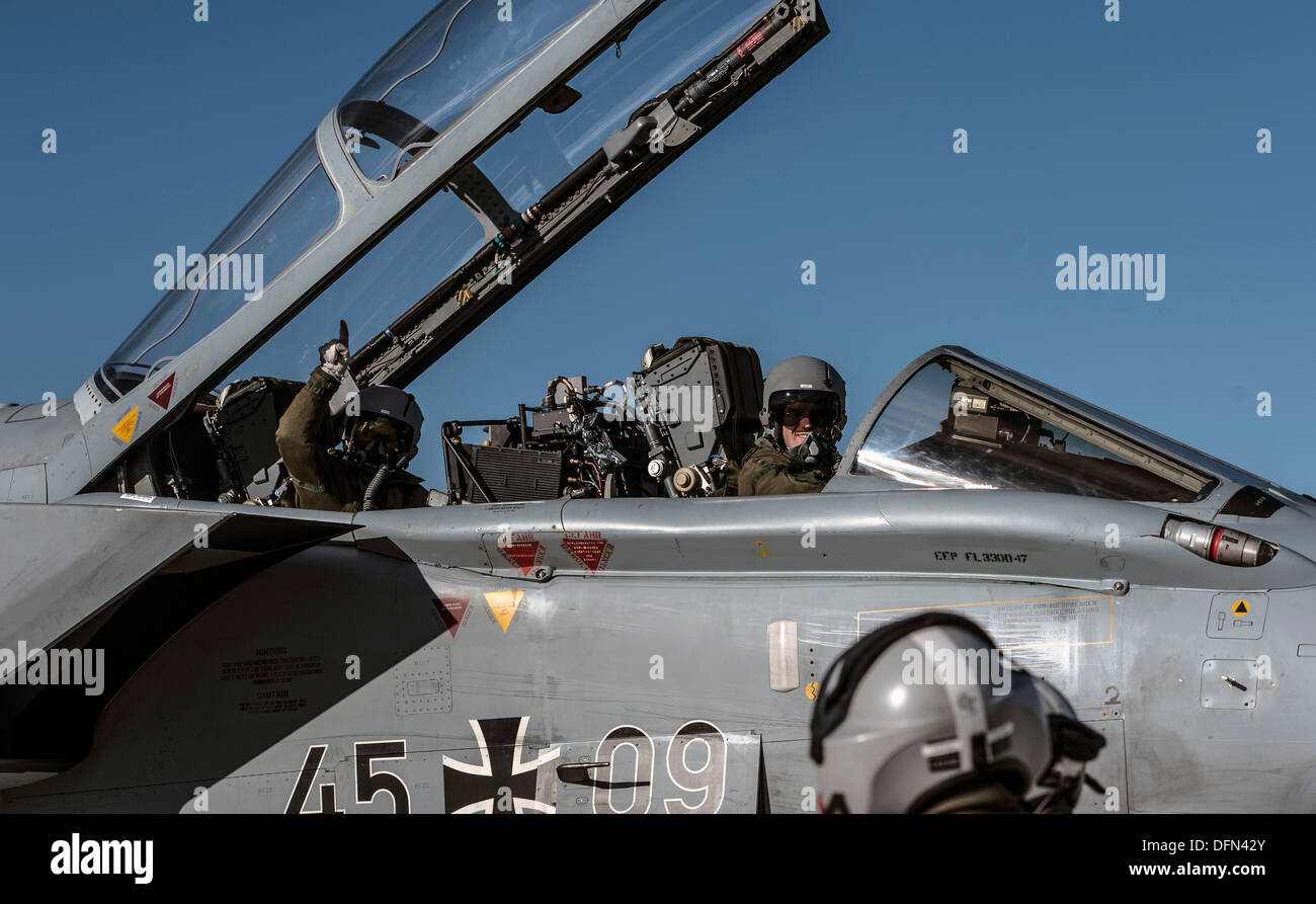 Eine deutsche Luftwaffe AG-51 Tornados Land in Mountain Home Air Force Base, Idaho, 30. September 2013. Die Tornados werden am Berg Stockfoto
