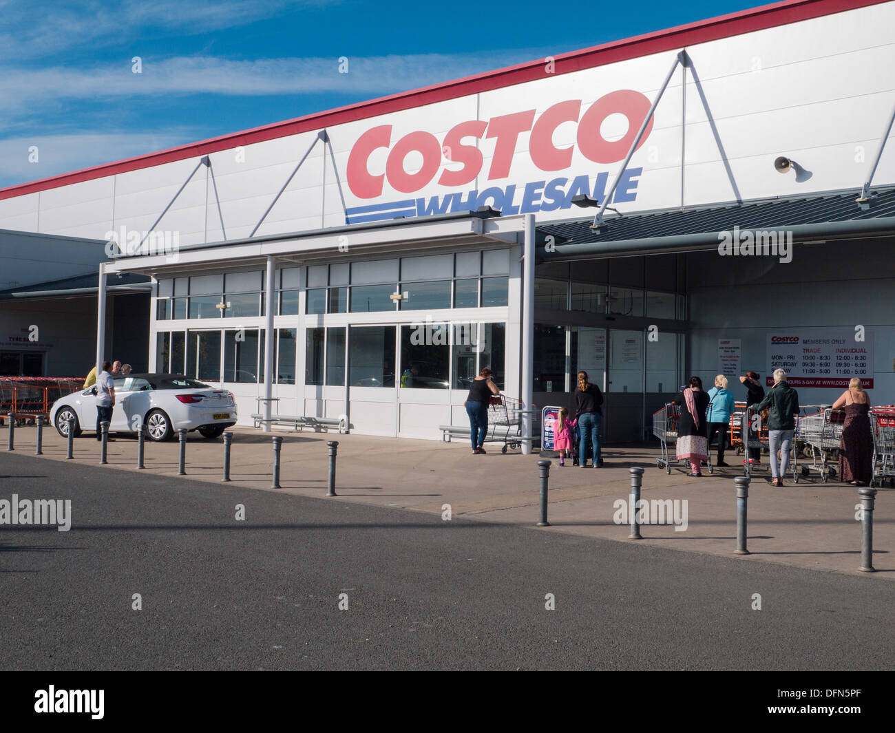 Costco Wholesale Lager in Derby, Vereinigtes Königreich Stockfoto