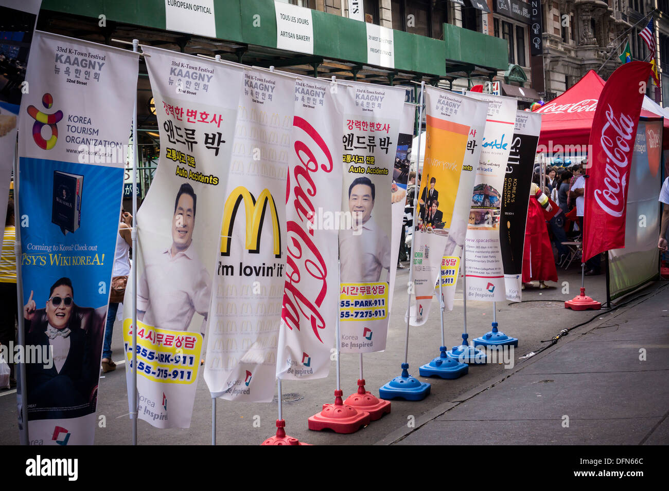 Sponsor Wimpel in Koreatown Straßenfest nach der Koreanisch-Parade in New York Stockfoto