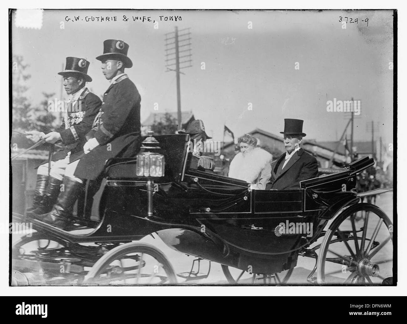 Dieses Foto der Library of Congress zeigt George W. Guthrie und seine Frau in Tokio. Es gibt einen historischen Einblick in den amerikanischen Botschafter während seiner Zeit in Japan. Stockfoto