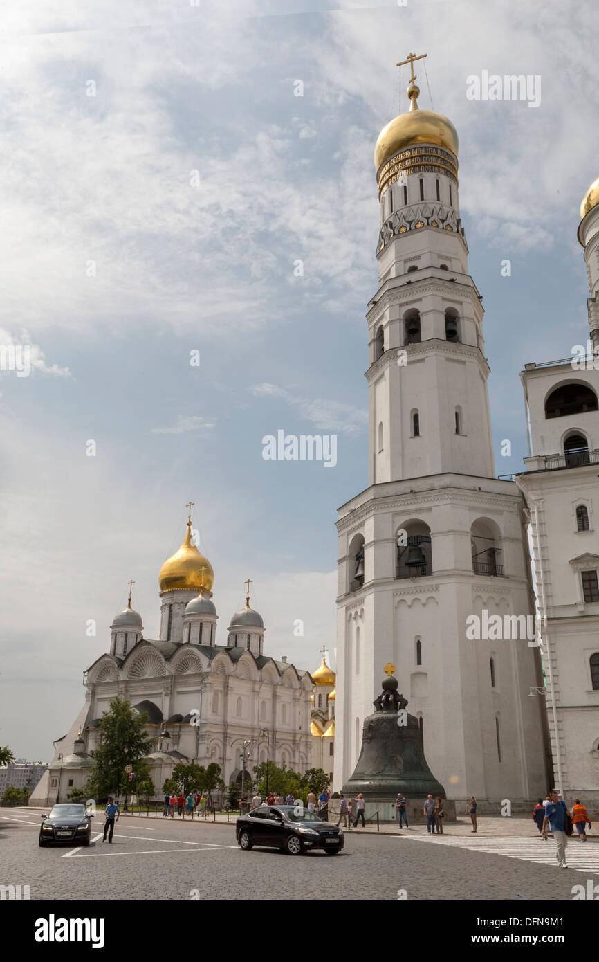 Der Turm der großen Glocke Ivan, die Kathedrale des Erzengels, die Zar-Glocke alias Zarsky Kolokol, Zar Kolokol III, oder Königliche Glocke, Kreml, Moskau Stockfoto