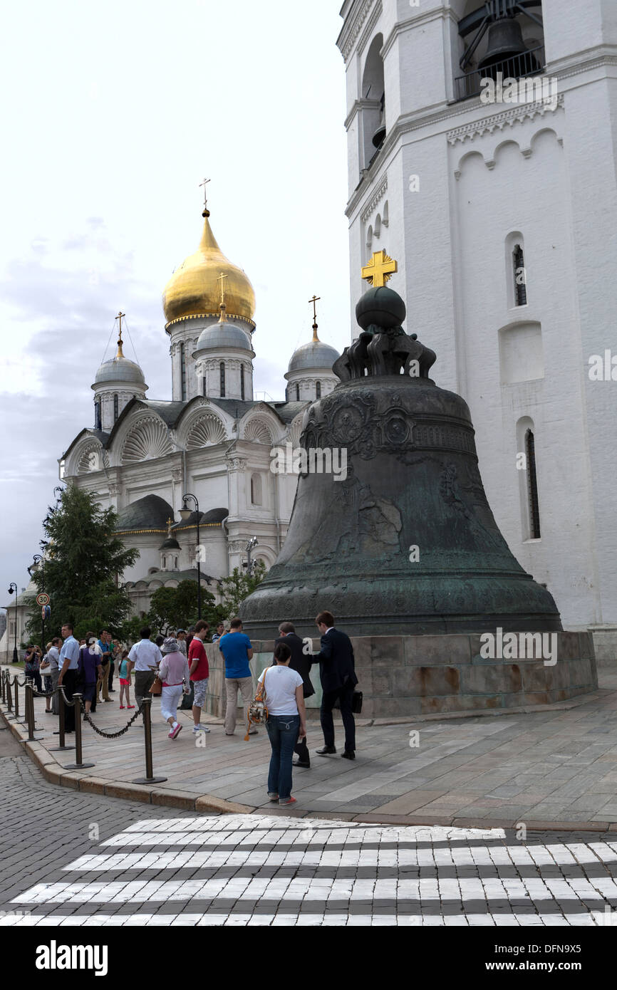 Die Erzengel-Kathedrale, Zar-Bell alias Zarsky Kolokol, Zar Kolokol III, oder Königliche Glocke, Kreml, Moskau Stockfoto