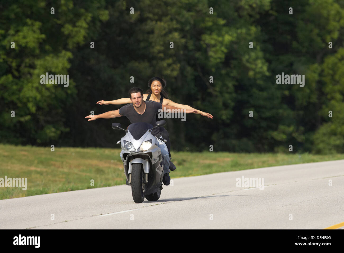 Junges Paar zu befreien, auf einem Motorrad in Kansas Stockfoto