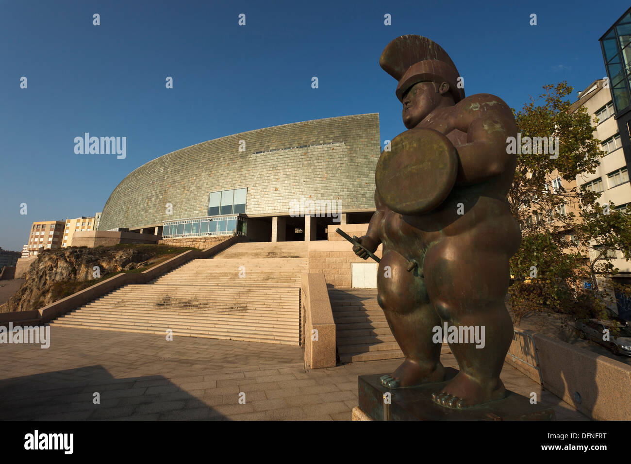 Bronze Statue römische Krieger von Fernando Botero, Künstler, Bildhauer, Museo Domus, Casa del Hombre, Haus der Menschen zurück, Bogen Stockfoto