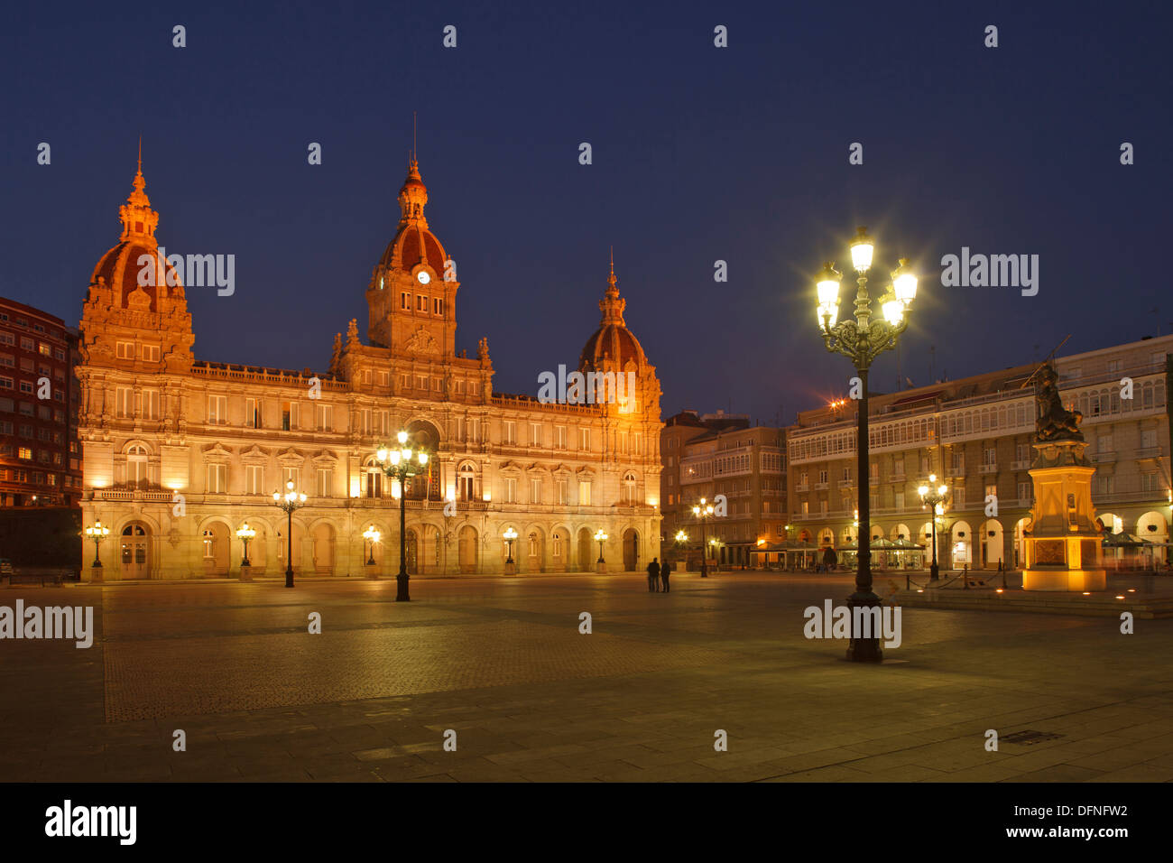 Rathaus, Denkmal für Lokalmatador Maria Pita, Praza Maria Pita, Hauptplatz, La Coruna, A Coruna, Camino Inglés, Camino de Santi Stockfoto