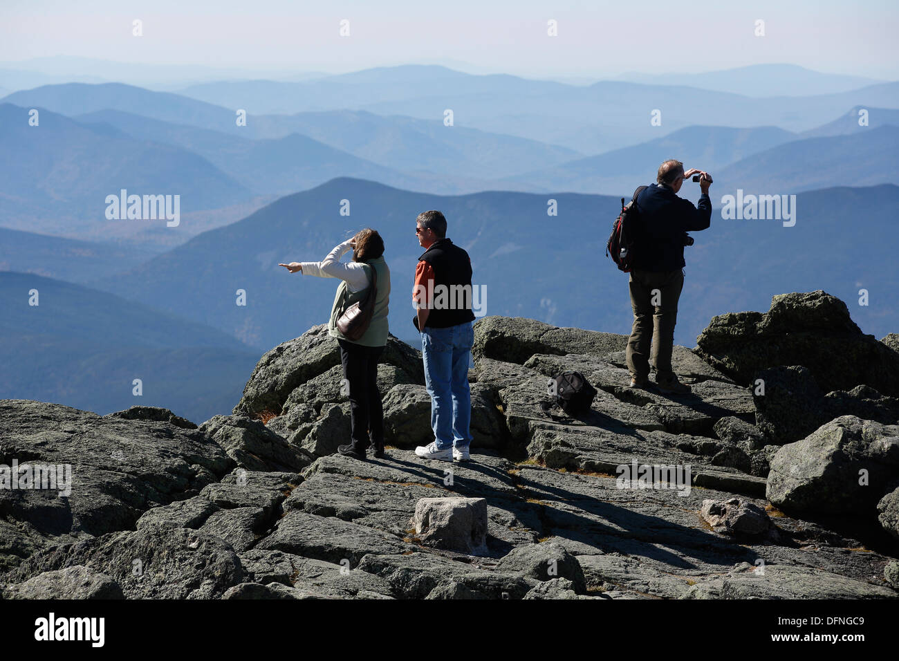 Menschen auf dem Gipfel des Mount Washington, New Hampshire, USA Stockfoto