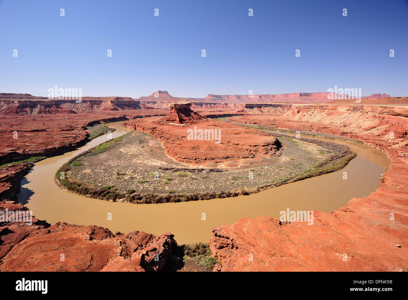 Blick auf Biegung des Green River, White Rim Drive, White Rim Trail, Insel im Himmel, Canyonlands National Park, Moab, Utah, Southwe Stockfoto