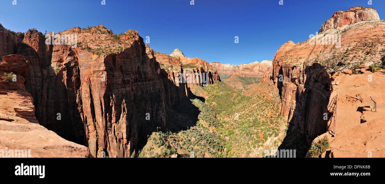 Panorama der Canyon Overlook mit Brücke Berg, West Temple Opferaltar, gestreift, Wand- und Sentinel, Zion National Par Stockfoto