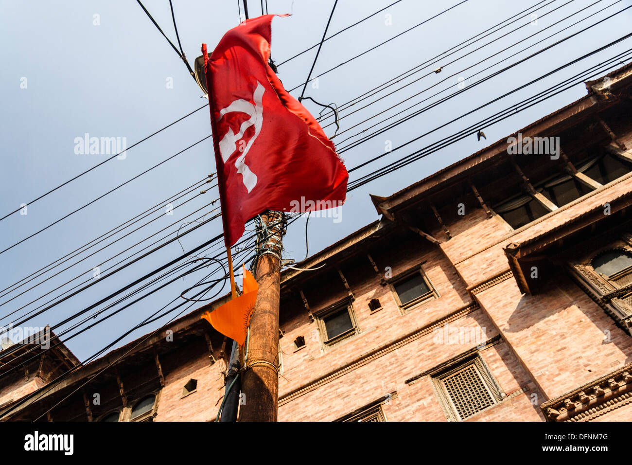 Flagge der einheitlichen kommunistischen Partei Nepals (maoistisch) Kathmandu, Nepal Stockfoto
