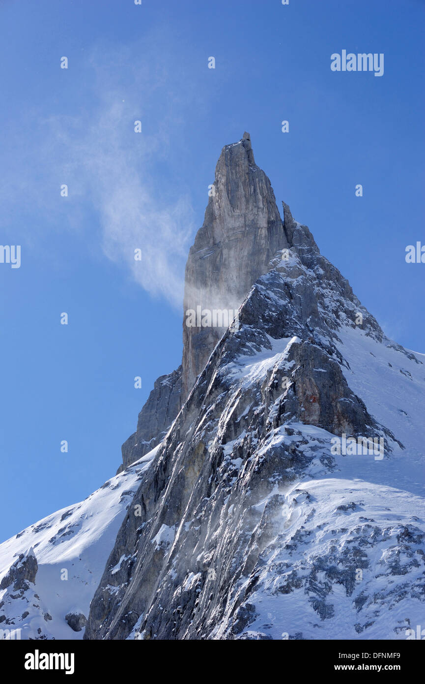 Schnee weht in Richtung Kleiner Turm, Drei Tuerme, Raetikon, Montafon, Vorarlberg, Österreich Stockfoto