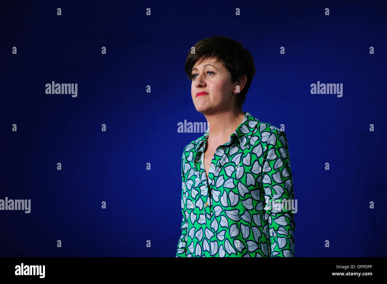 Tracey Thorn, englische Pop-Sängerin, Songwriterin und Mitglied des Duos alles rund um das Mädchen am Edinburgh Book Festival 2013 Stockfoto