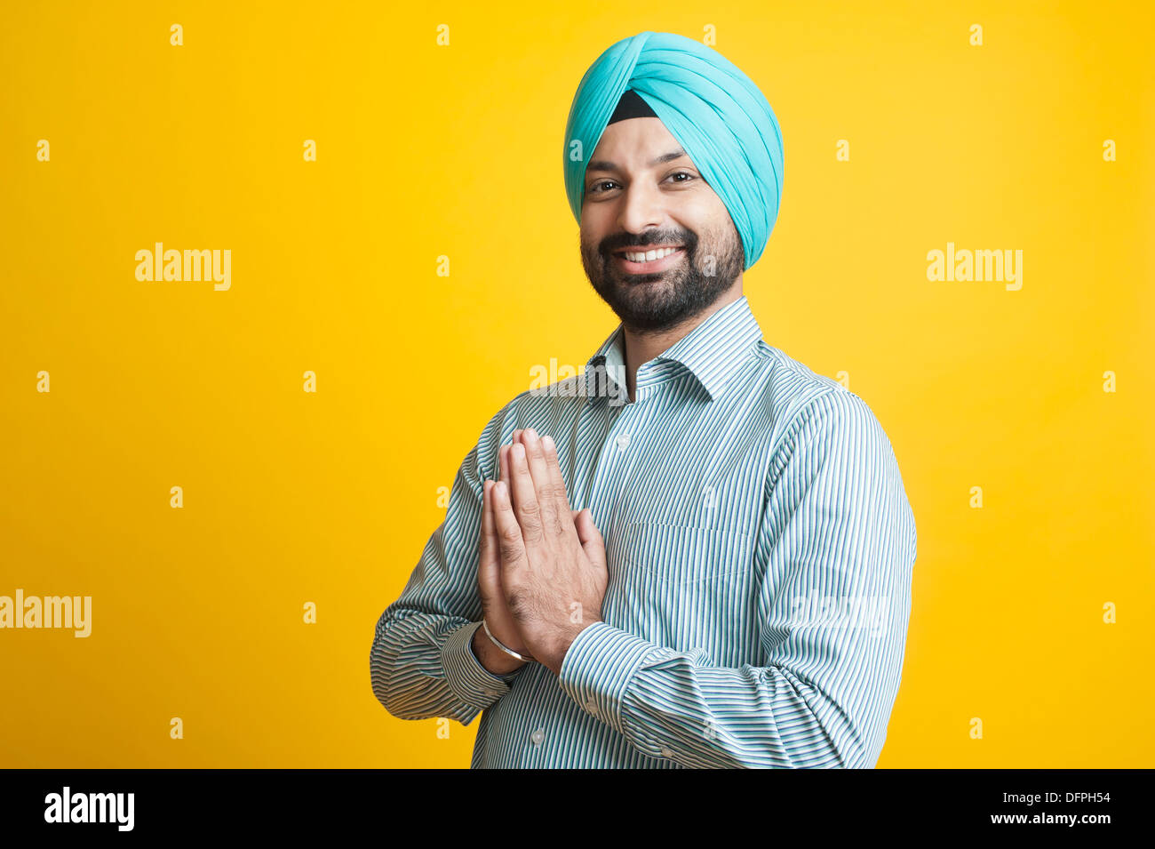 Porträt eines Sikh Gruß mit Lächeln Stockfoto