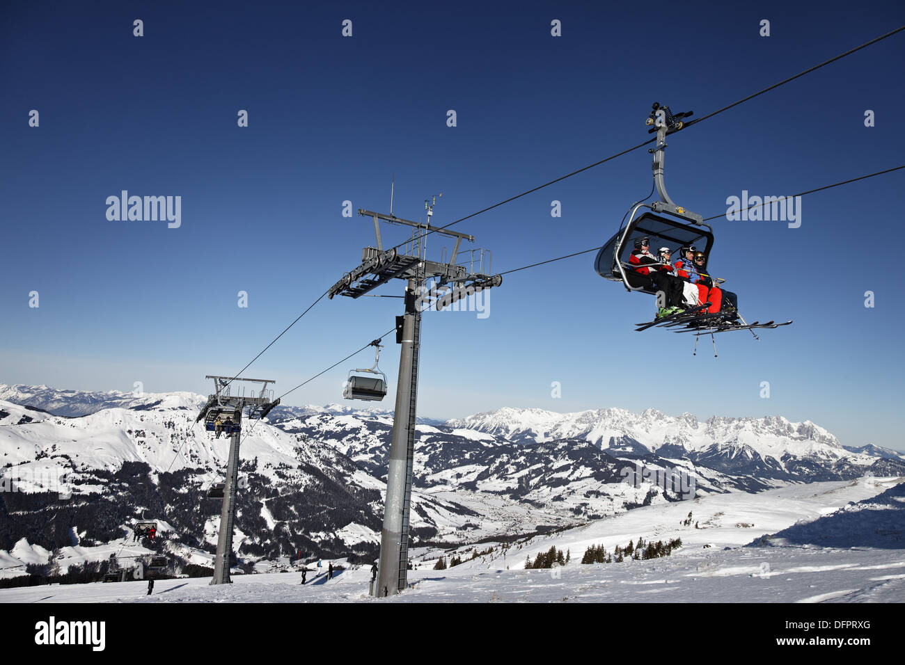 kirchberg-mit-kitzb-hel-fotos-und-bildmaterial-in-hoher-aufl-sung-alamy