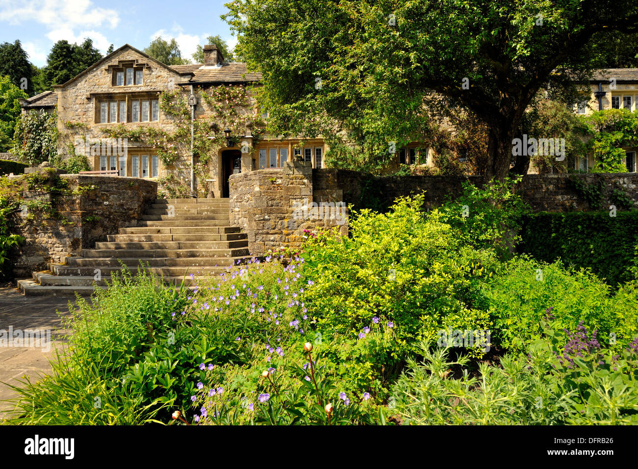 Einen gepflegten Eingang zu Parcevall Hall, Yorkshire Dales National Park, England Stockfoto