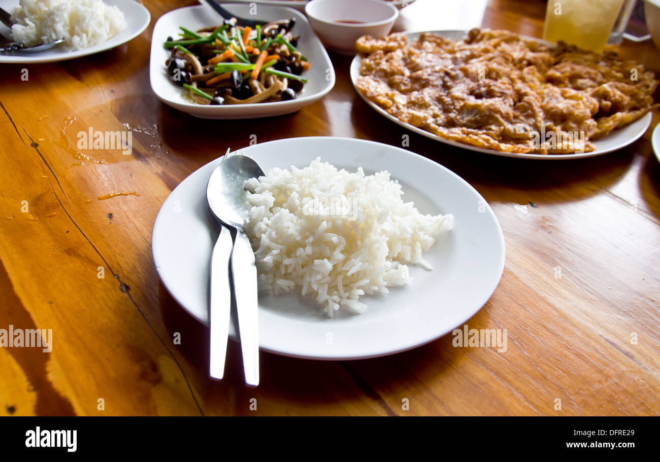 Jasmin-Reis mit Spiegelei Essen in Thailand Land Stockfoto