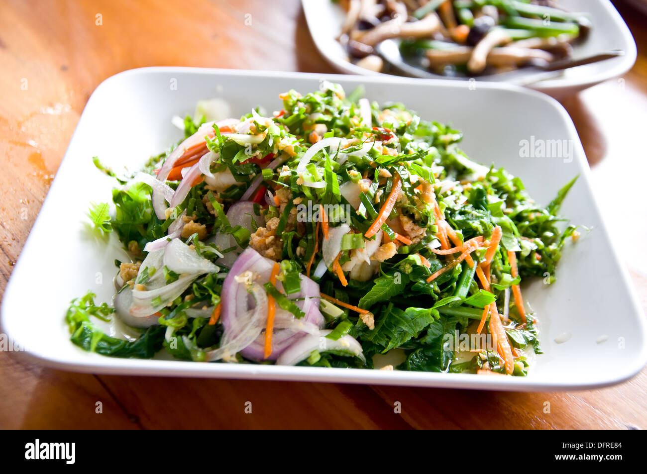 Thailändisches Essen rufen YUMPAKKOOD aus pflanzlichen Farn mit würzige Zutat Stockfoto