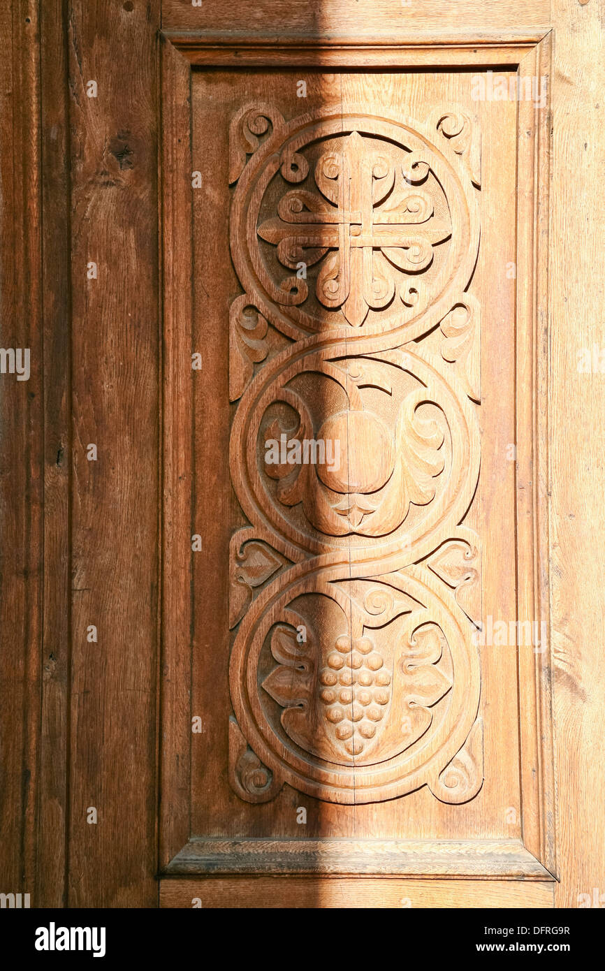 Dekor der alten geschnitzte Holztür in Tatev Kloster in Armenien Stockfoto
