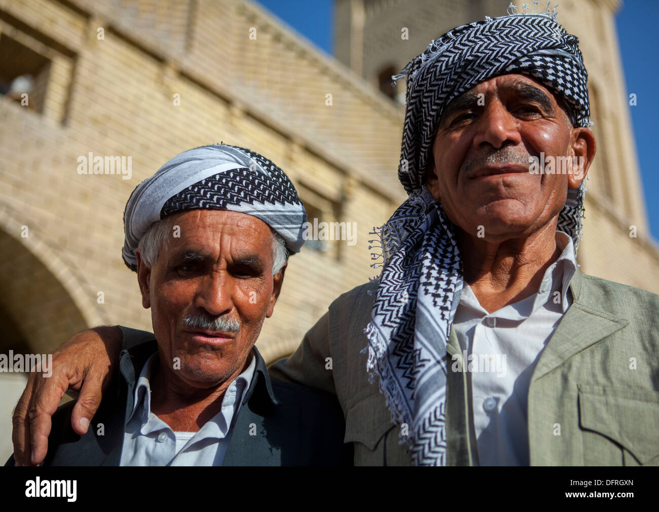 Lachelnd Kurdische Manner Erbil Kurdistan Irak Stockfotografie Alamy