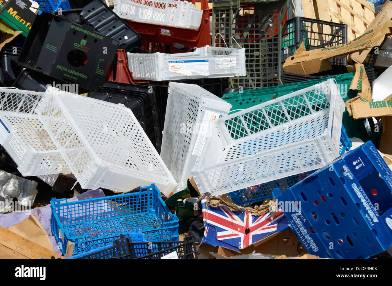 Zerkleinerte Kunststoff Lebensmittelverpackungen & Kisten. Stockfoto
