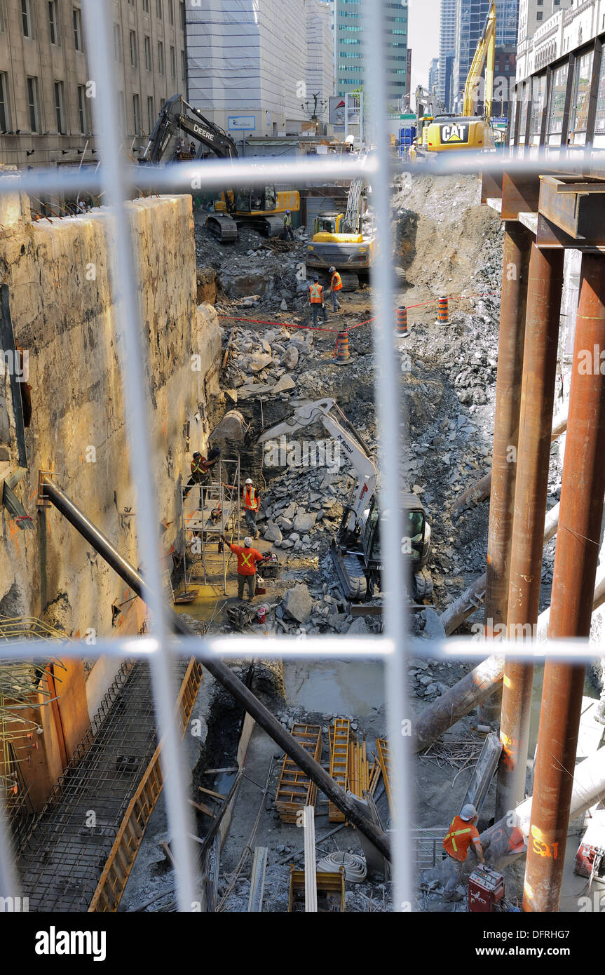 Bauarbeiten in engen City-Lage. Stockfoto