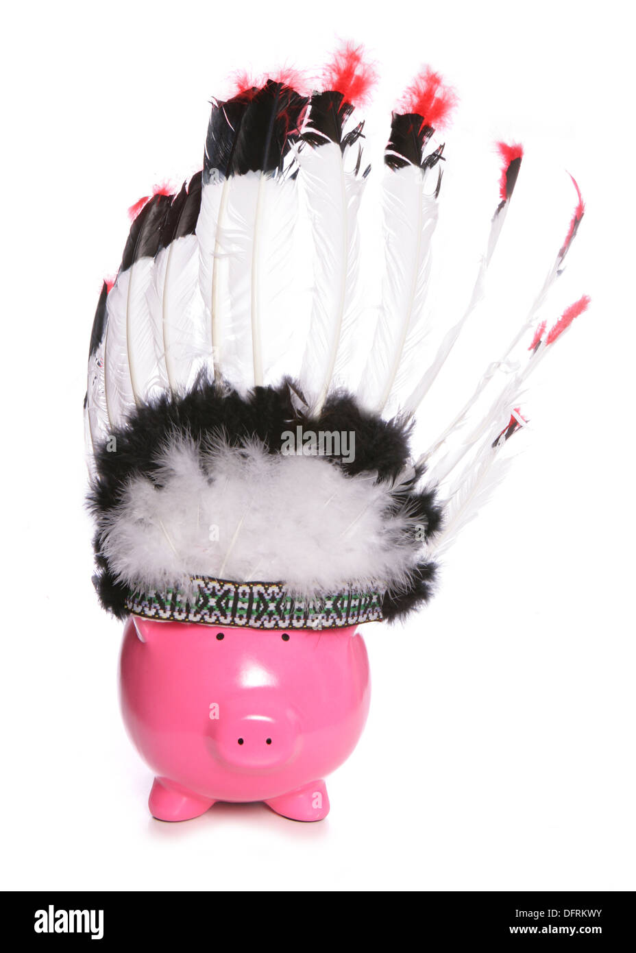 Piggy Bank tragen einen roten Indianer Kopfschmuck Ausschnitt Stockfoto