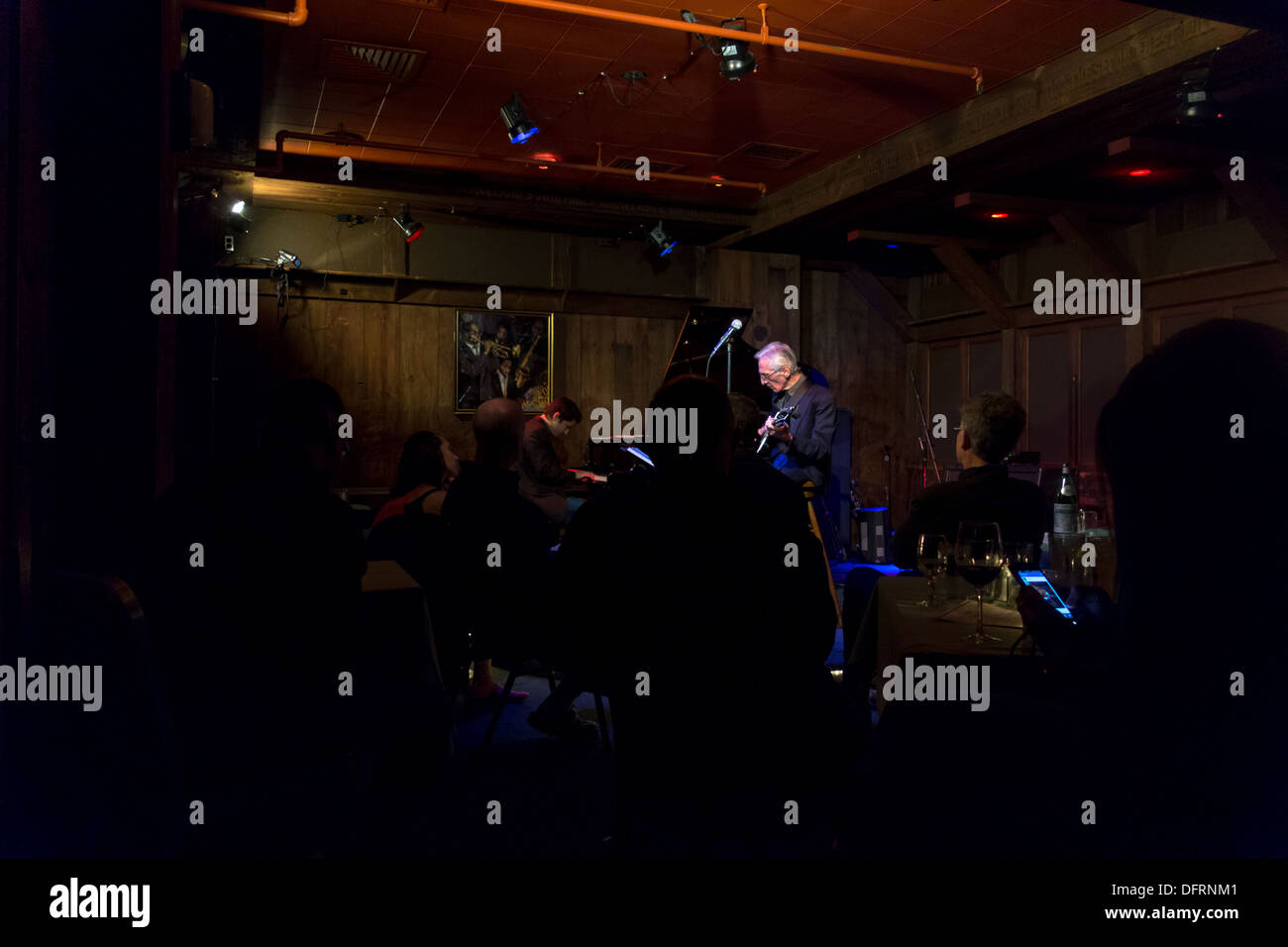 Pat Martino und Eldar Djangirov bei Chirs' Jazz Cafe, Philadelphia, Pennsylvania, USA Stockfoto