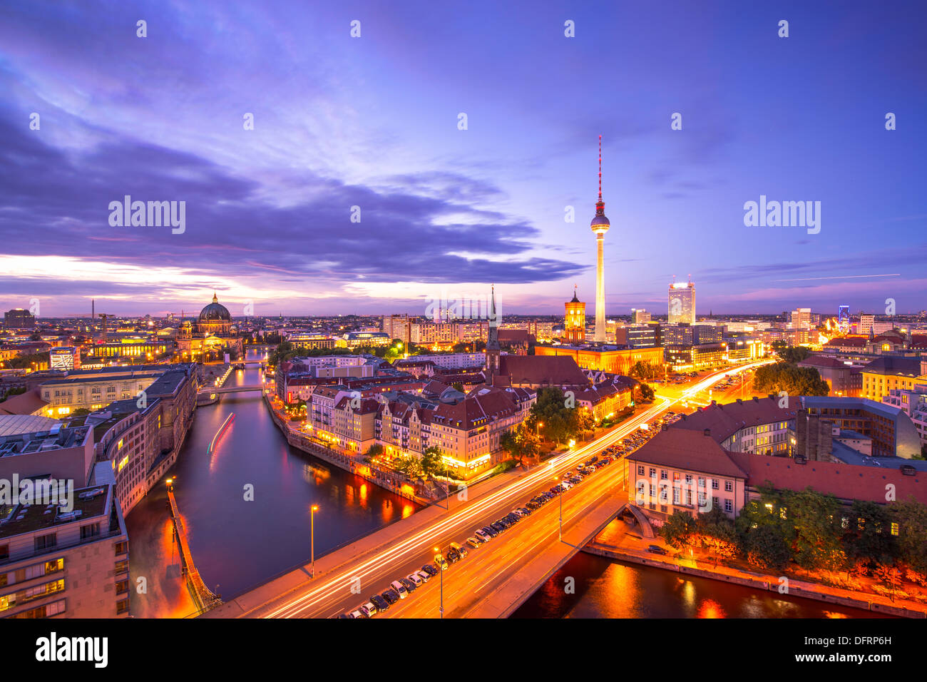 Berlin, Deutschland von oben der Spree gesehen. Stockfoto