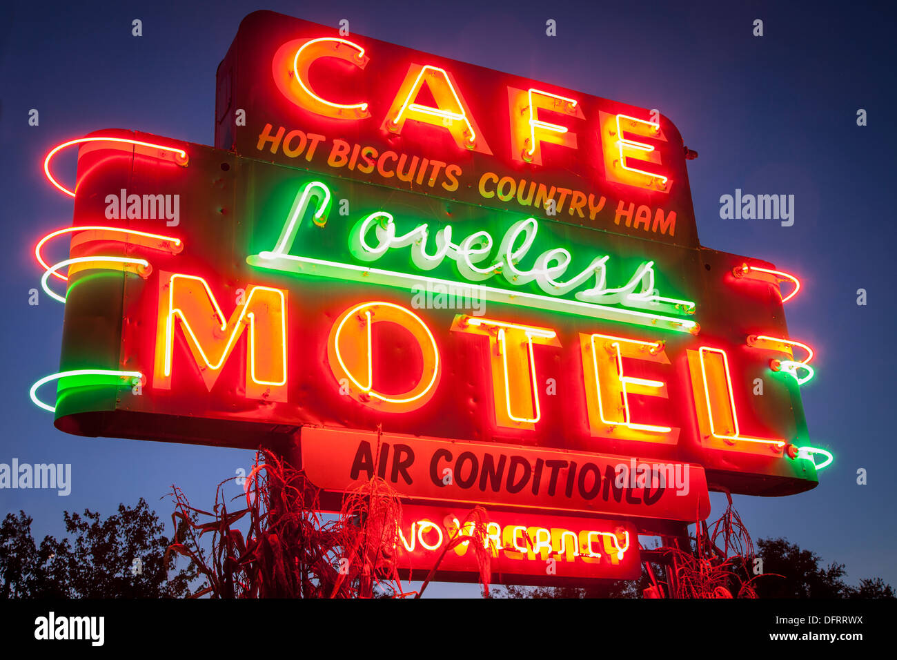 Neon-Schild außerhalb der berühmten Loveless Cafe und Motel in der Nähe von Nashville Tennessee, USA Stockfoto