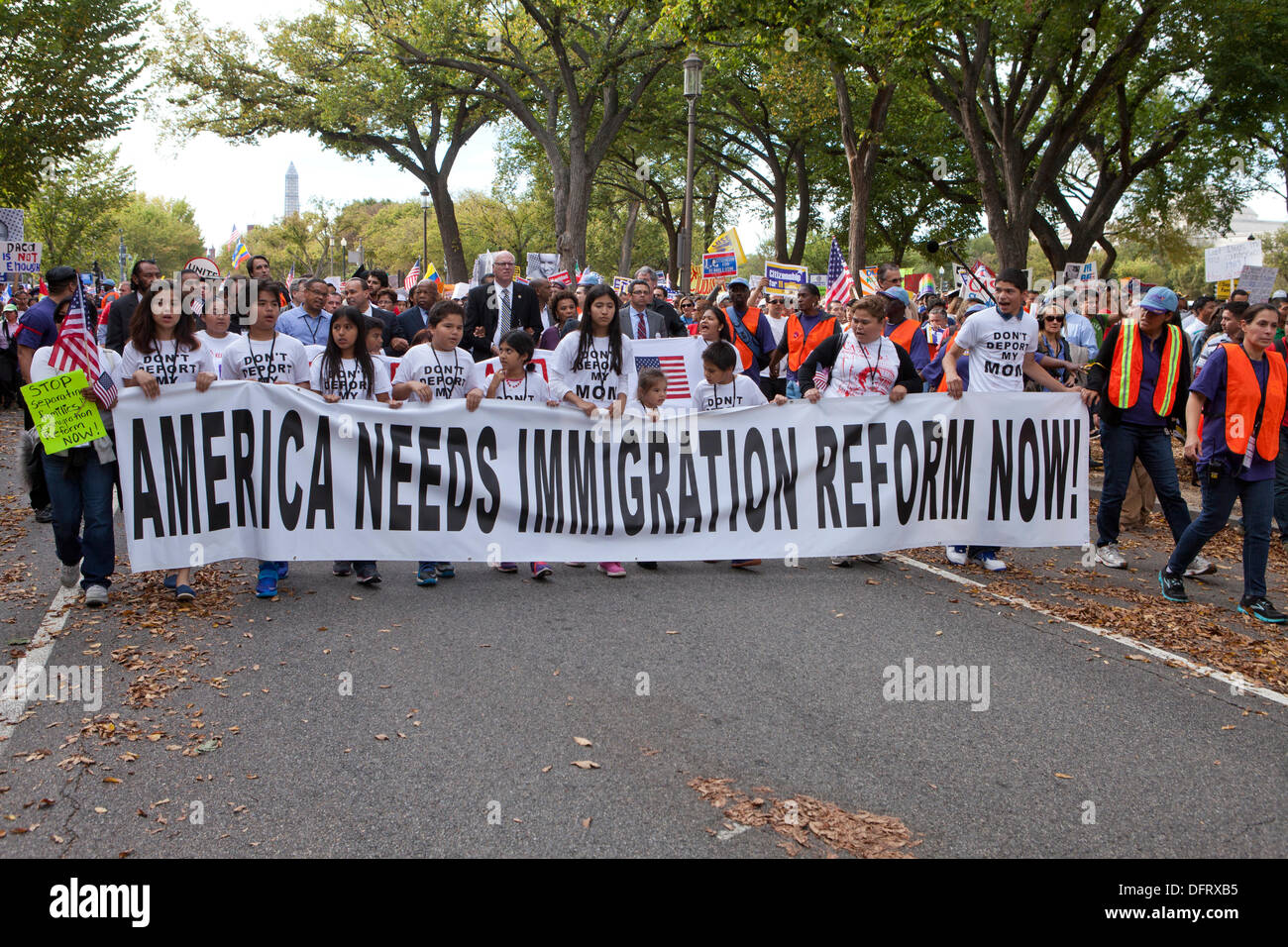 Washington DC, USA. 8. Oktober 2013. Tausende von Immigration Reform Aktivisten rally in Washington, DC, Kongress, die Zuwanderungsgesetz Rechnung zu drängen. Bildnachweis: B Christopher/Alamy Live-Nachrichten Stockfoto