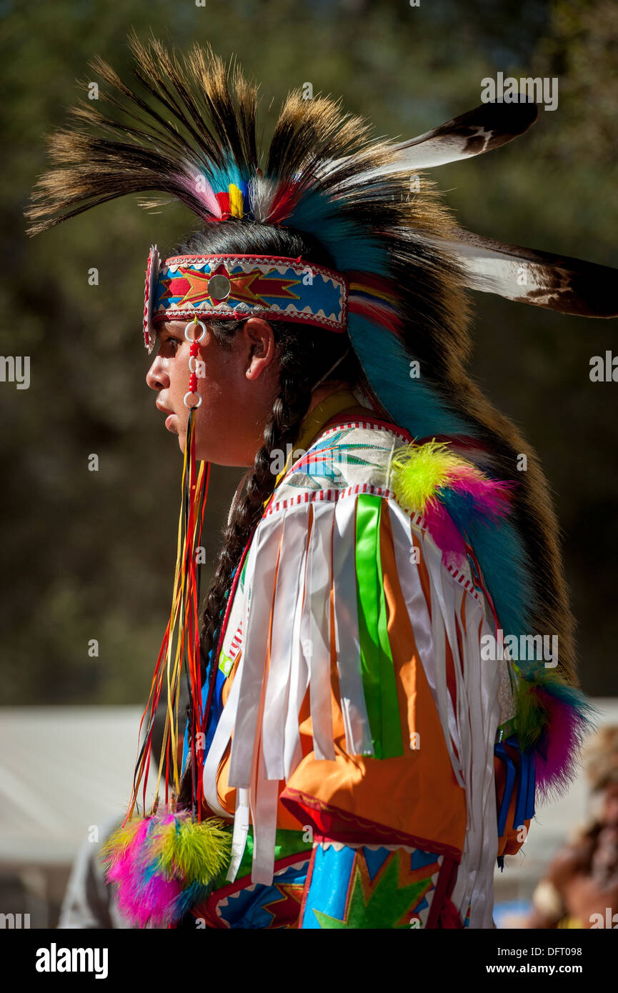 Chumash Indianer junger Erwachsener, die 2013 Inter Tribal Pow Wow, Eichen, Santa Ynez Valley, Kalifornien Stockfoto