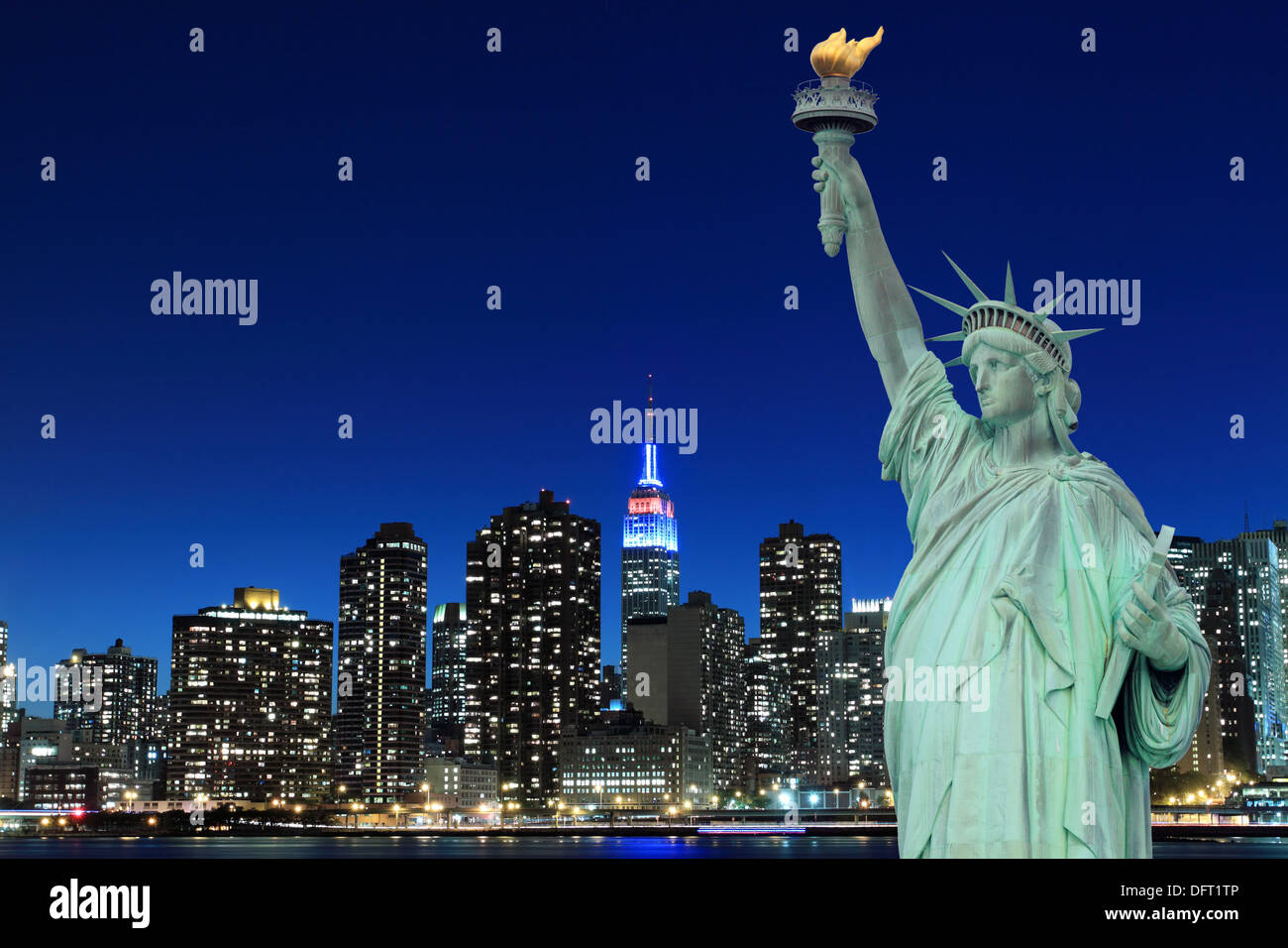 Skyline von Manhattan und die Freiheitsstatue Liberty, New York City Stockfoto