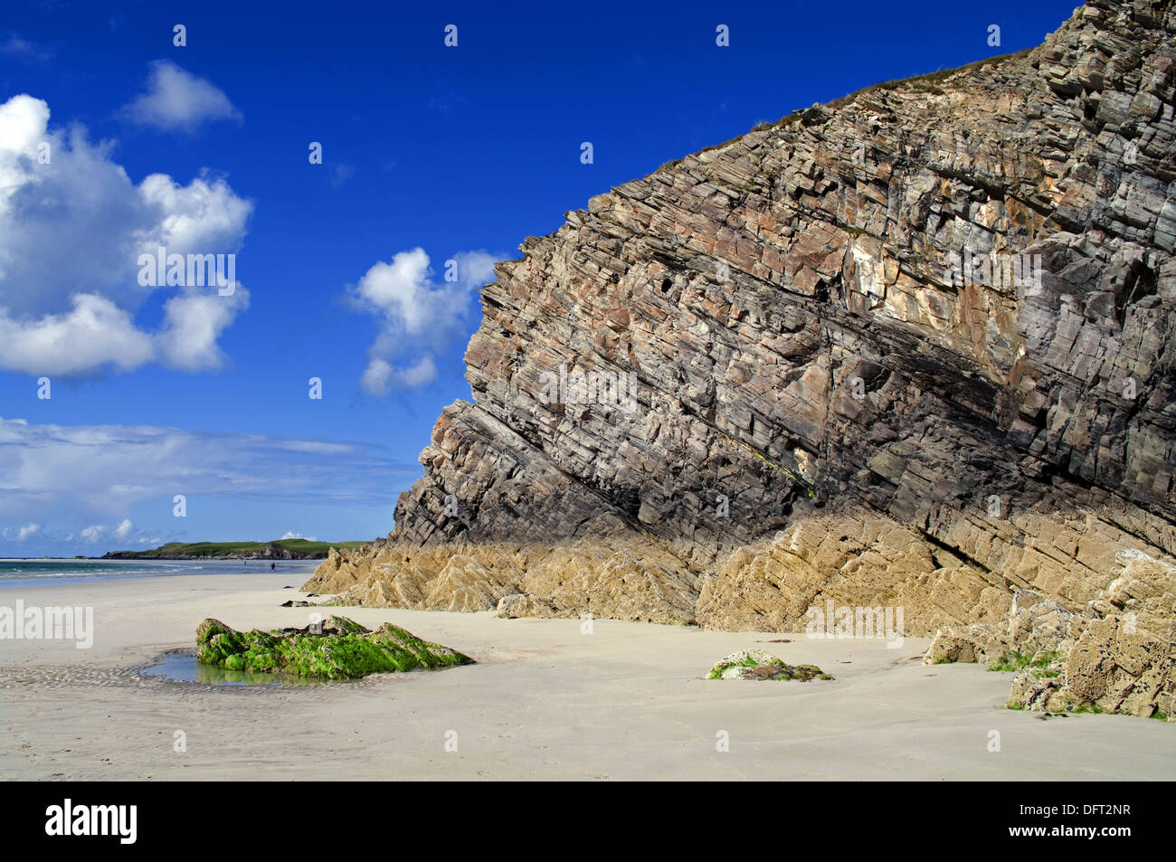 Gekerbten bunten rock Formation auf Felsen am Strand von Balnakeil Bay, Durness, Sutherland, Northwest Highlands Scotland UK Stockfoto