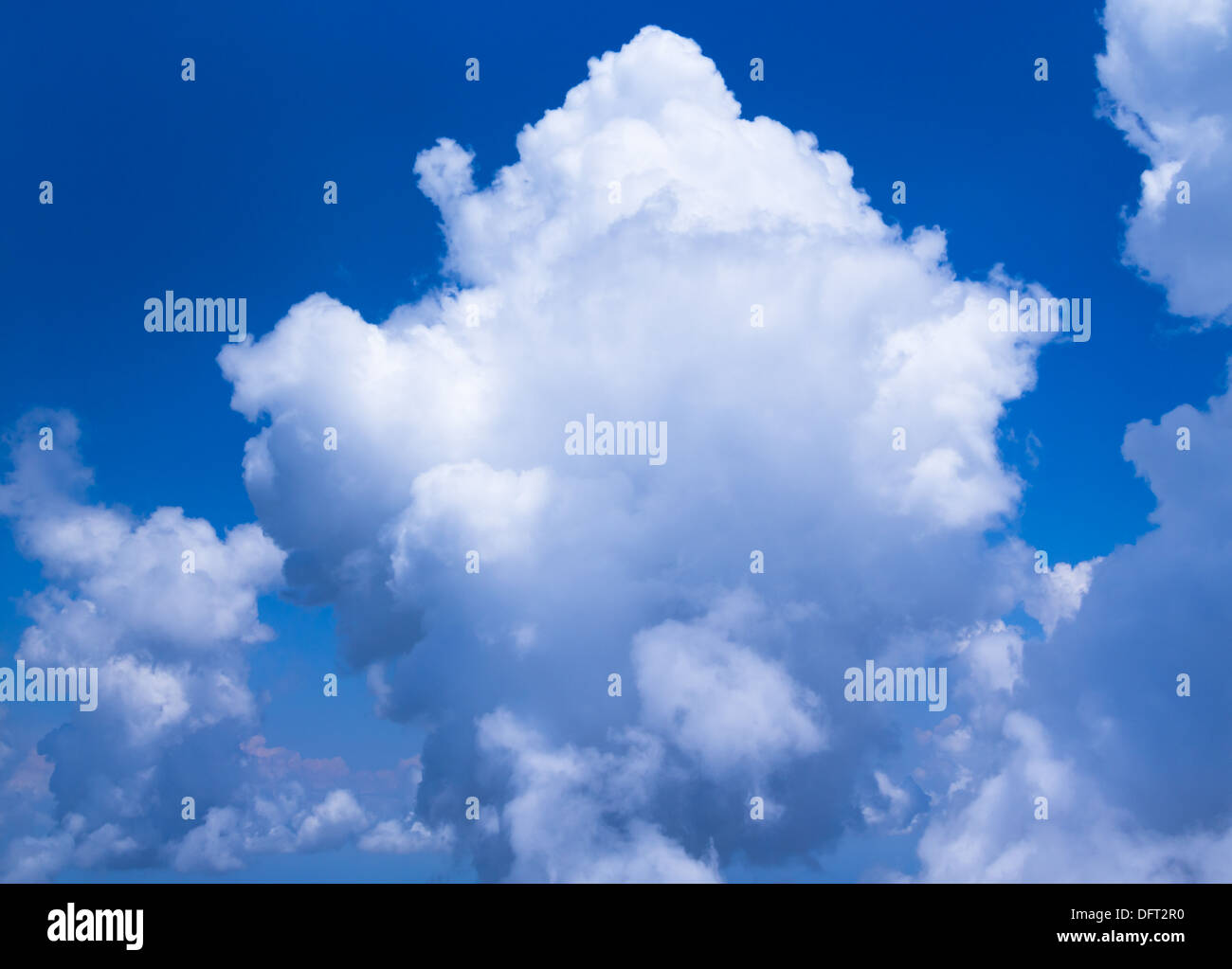 Himmel, Wolken, schönen Himmel, blauer Himmel, Sonnenschein, heller Tag, klar, hell, hell, Natur, Horizont, Erde Stockfoto