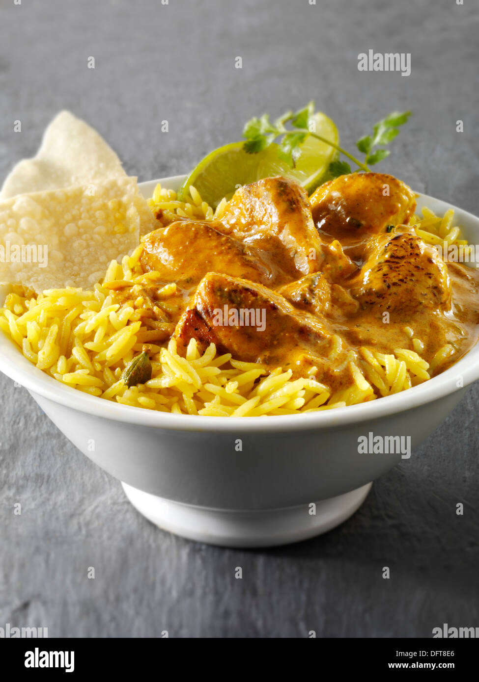 Chicken Korma Curry und Pilau Reis Stockfoto