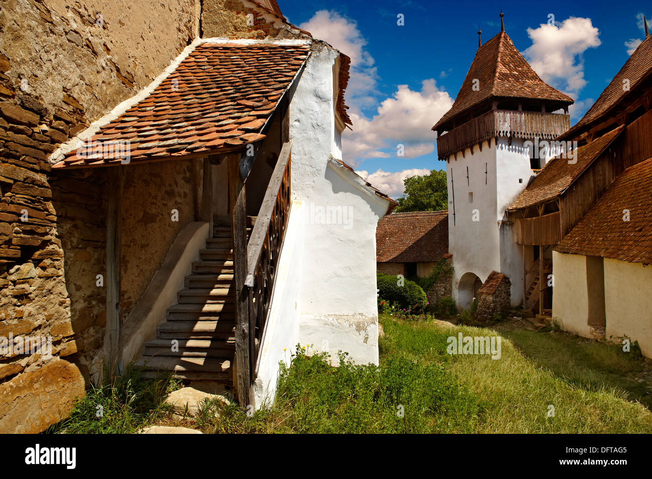 Vorderansicht des mittelalterlichen Szekly befestigte Kirche von Deutsch-Weißkirch, Bunes Ti, BHs Ov, Transylvania. Stockfoto