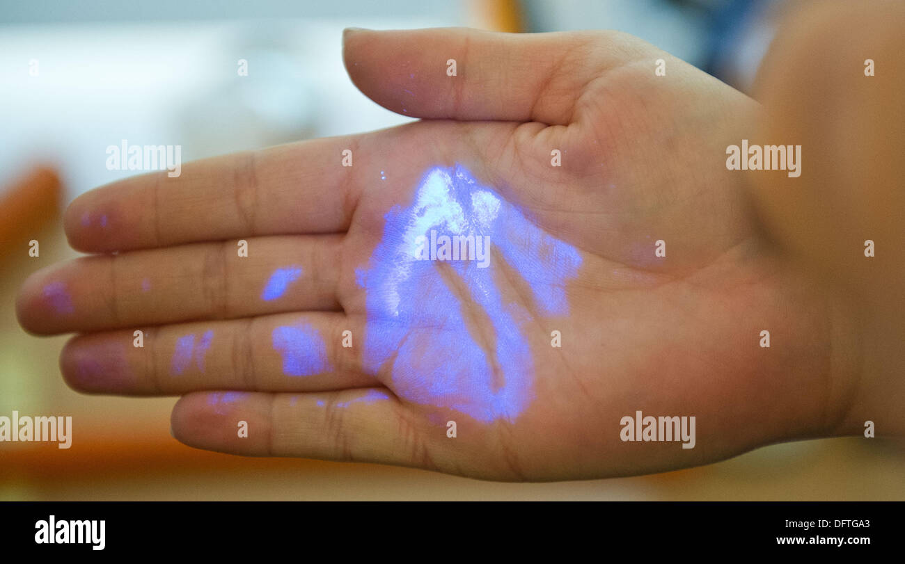 knstliche DNA gegen Diebstahl Kabel Stockfotografie - Alamy