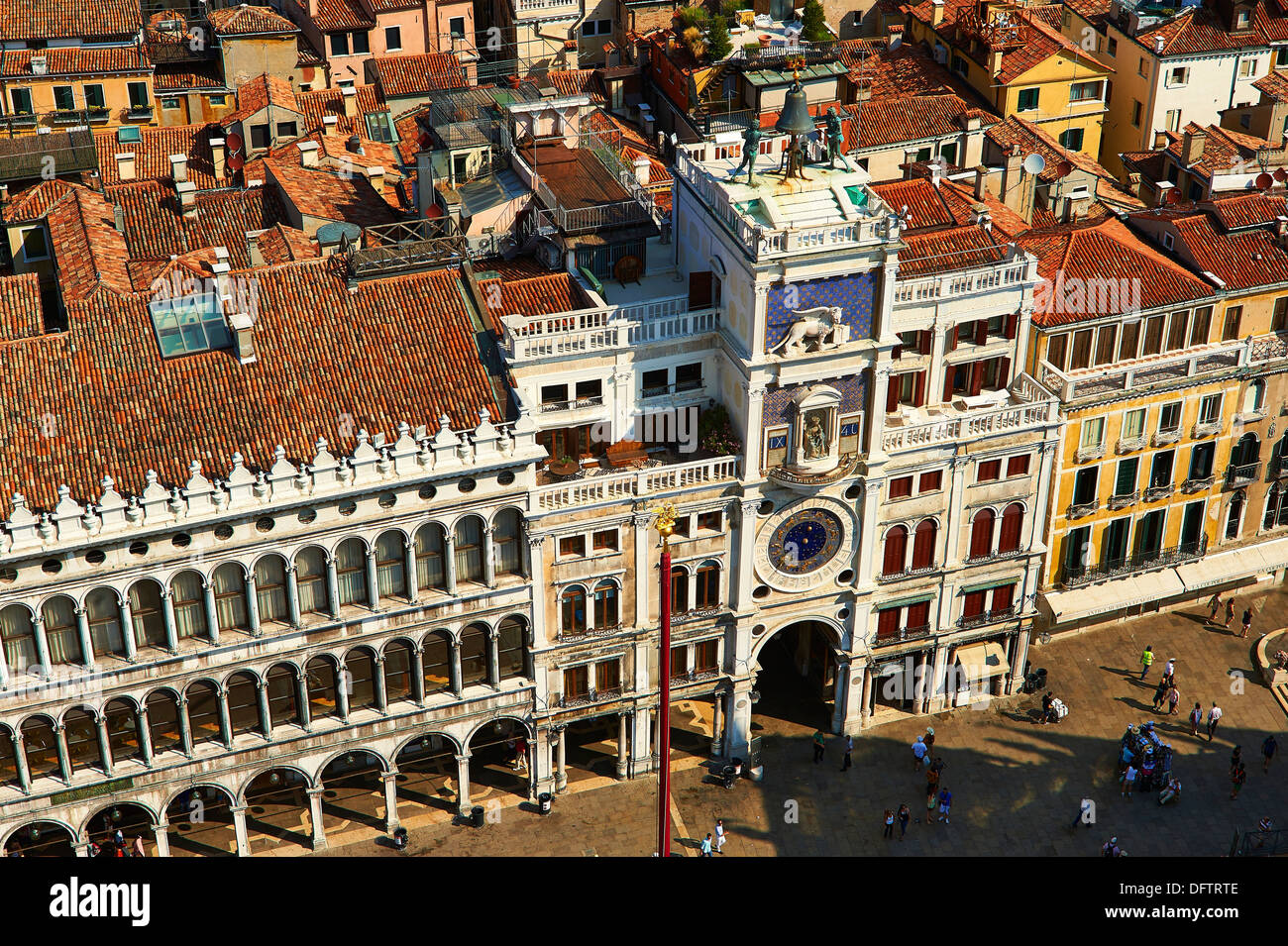 Die Frührenaissance clock Tower von Torre Dell' Orologio, Piazza San Marco, Markusplatz entfernt, UNESCO-Weltkulturerbe Stockfoto