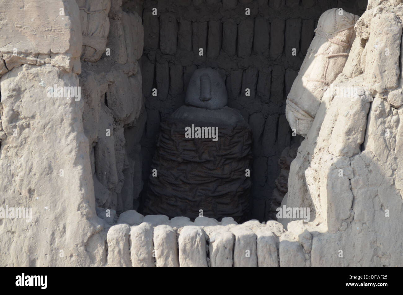 Reste von einem Wari-Grab in der Huaca Pucllana in Miraflores, Lima Stockfoto