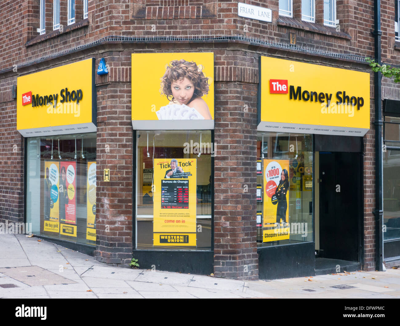 Geld Shop Zahltag Darlehen Unternehmen und Pfandleiher im Besitz von Dollar Financial Corp. Nottingham, United Kingdom, UK Stockfoto