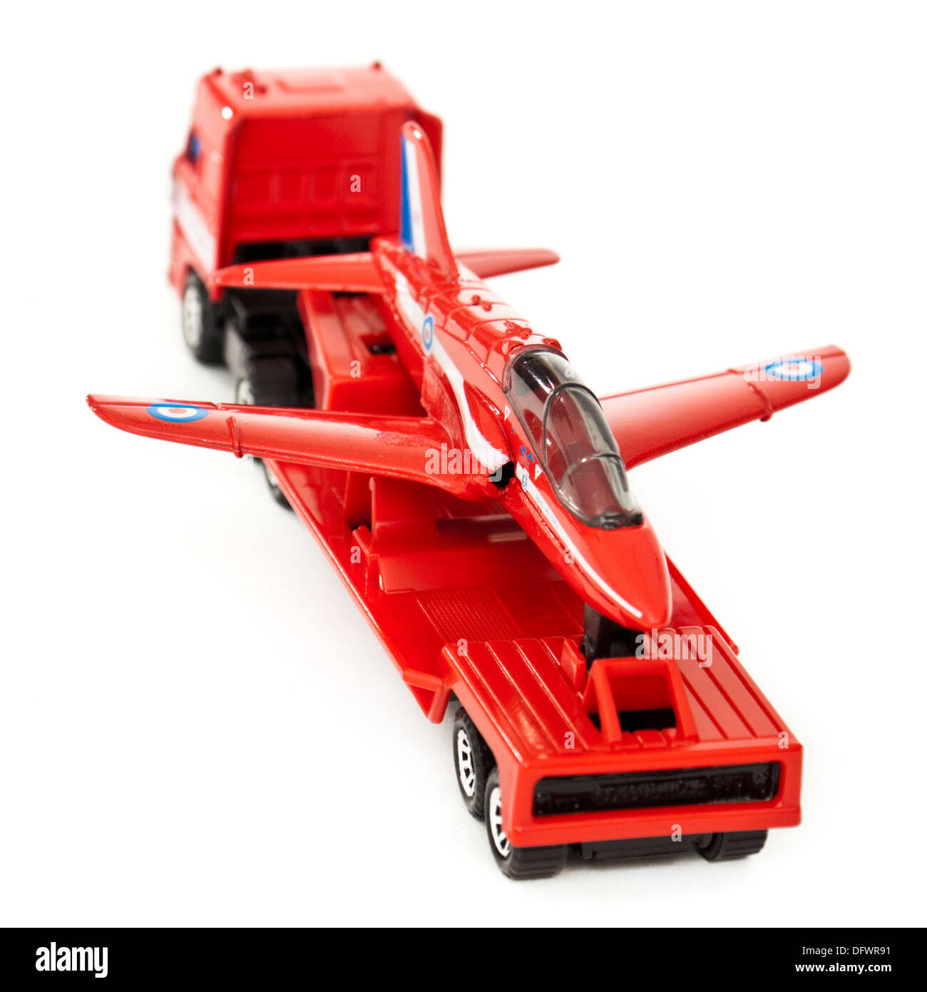 Matchbox (1991) Diecast Modell Replik des BAe Hawk Trainer Mk1 Flugzeugs auf einem transporter Stockfoto