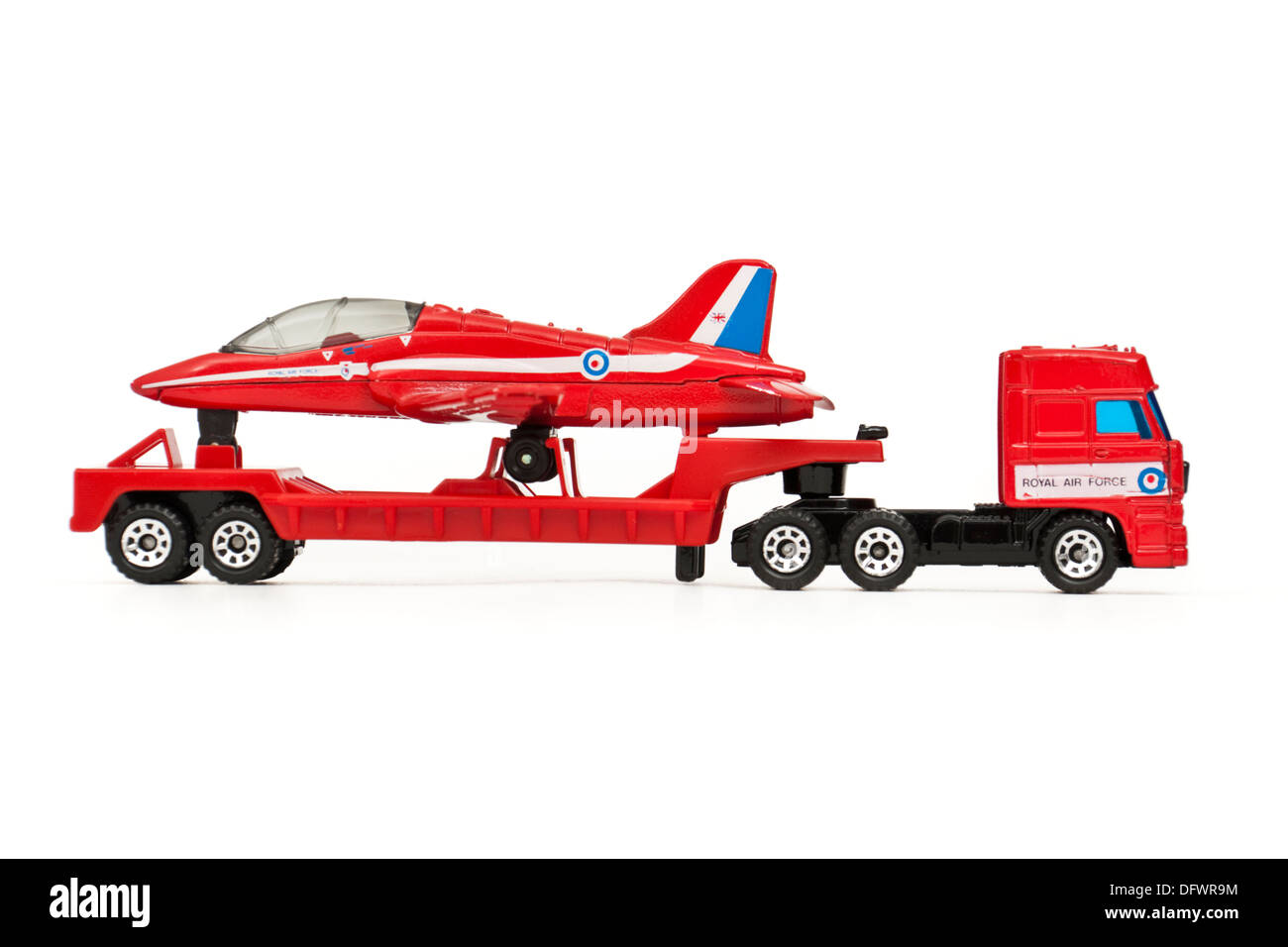 Matchbox (1991) Diecast Modell Replik des BAe Hawk Trainer Mk1 Flugzeugs auf einem transporter Stockfoto