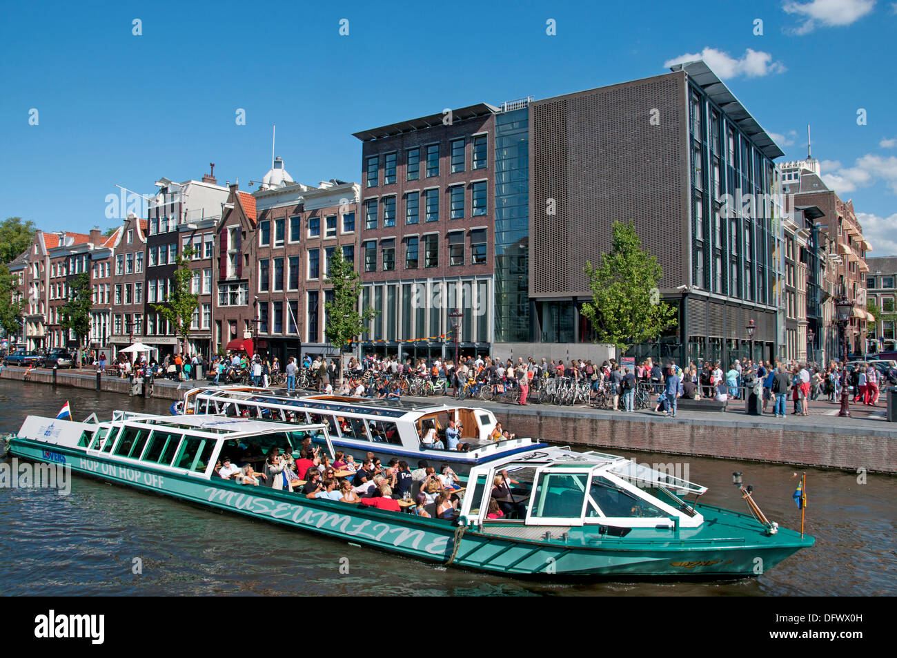 Anne-Frank-Haus (linke alte Haus Prinsengracht) 263-265 Amsterdam Niederlande (Museum des jüdischen Krieges Tagebuchschreiberin gewidmet) Stockfoto