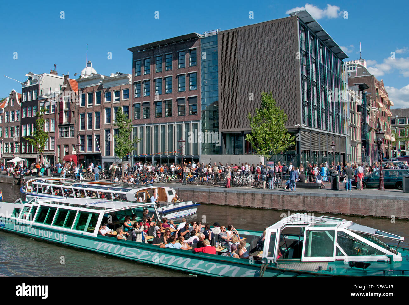 Anne-Frank-Haus (linke alte Haus Prinsengracht) 263-265 Amsterdam Niederlande (Museum des jüdischen Krieges Tagebuchschreiberin gewidmet) Stockfoto