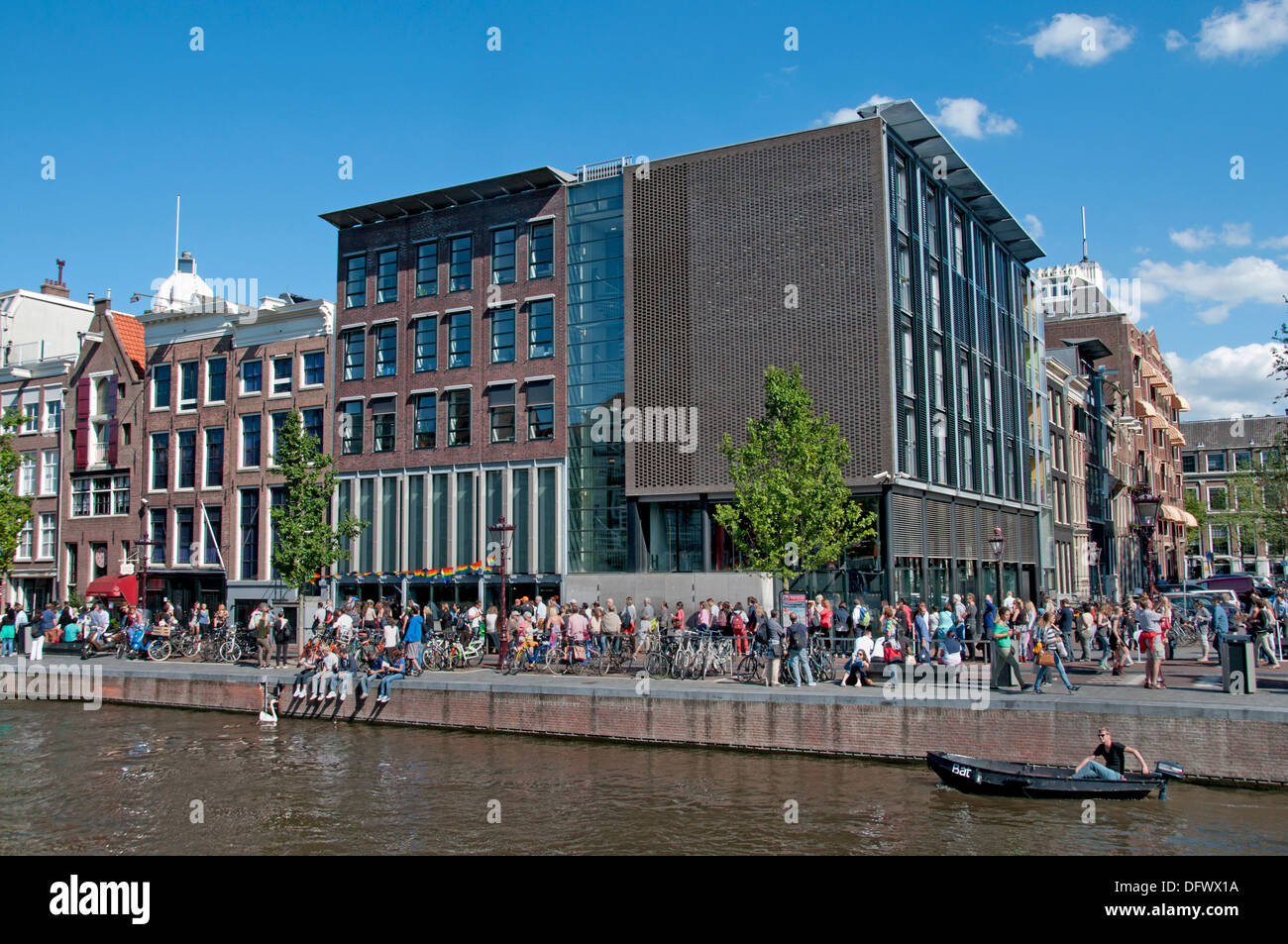 Anne-Frank-Haus (linke alte Haus Prinsengracht) 263-265 Amsterdam Niederlande (Museum des jüdischen Krieges Tagebuchschreiberin gewidmet) Stockfoto