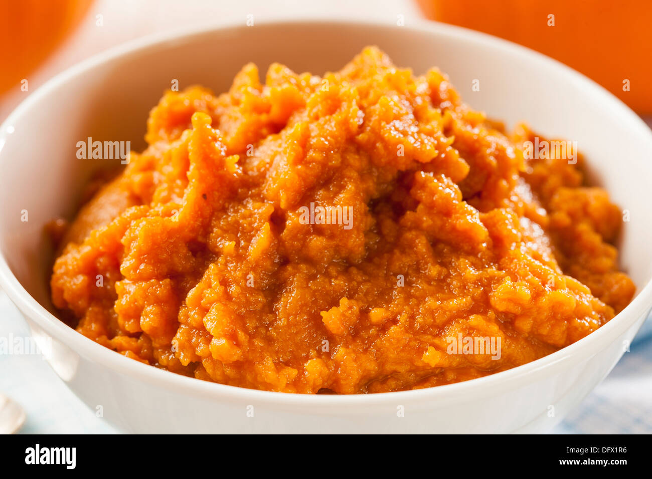 Bio Orange-Kürbis-Püree Zutat zum Backen Stockfoto