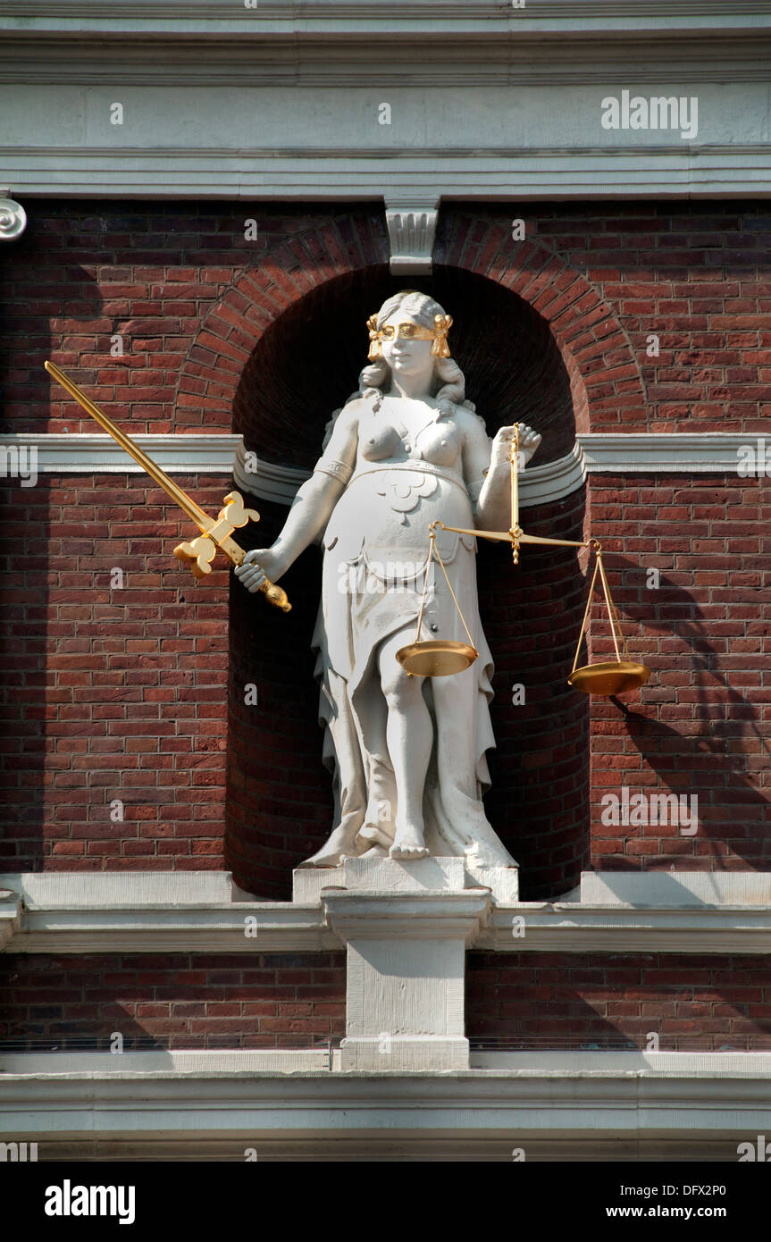 Dame der Gerechtigkeit Rathaus Stadt Haarlem, Niederlande Niederlande Stockfoto